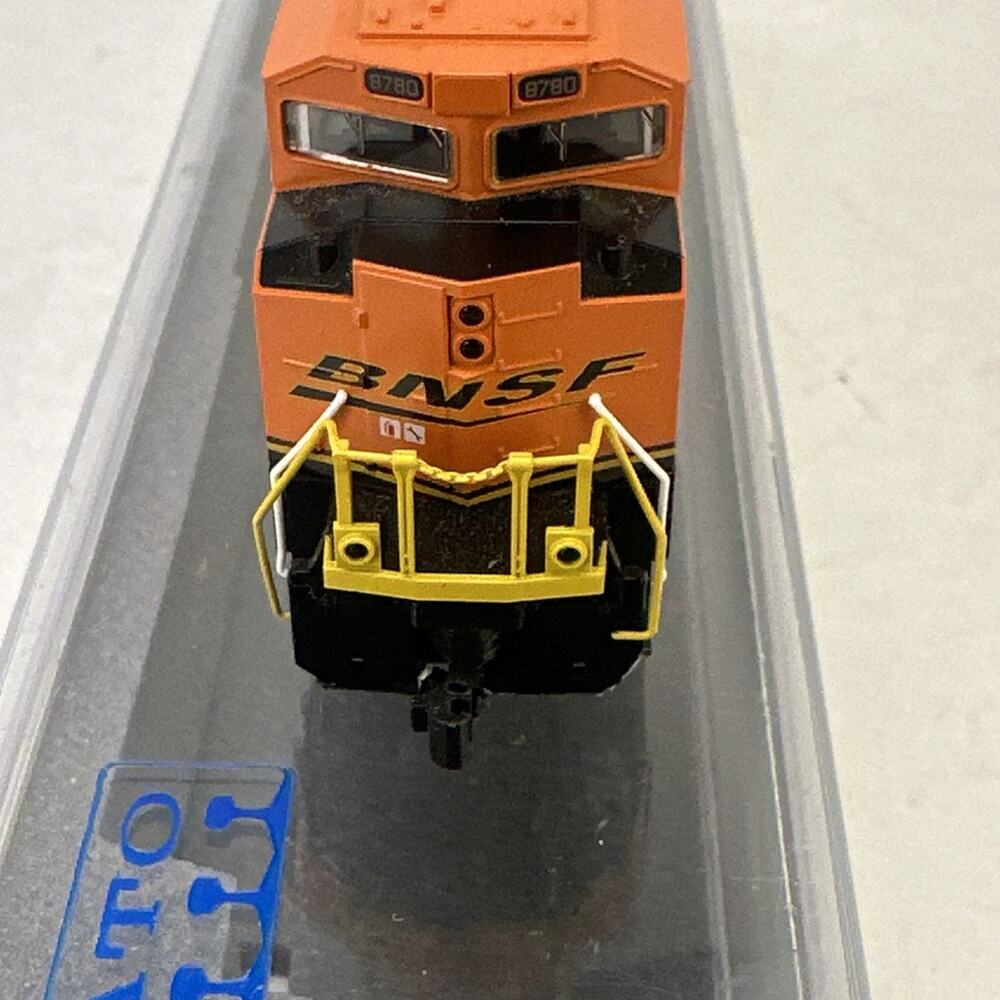 Kato 1768526-DC SD70ACe BNSF #8780 Locomotive N Scale - Picture 4 of 10